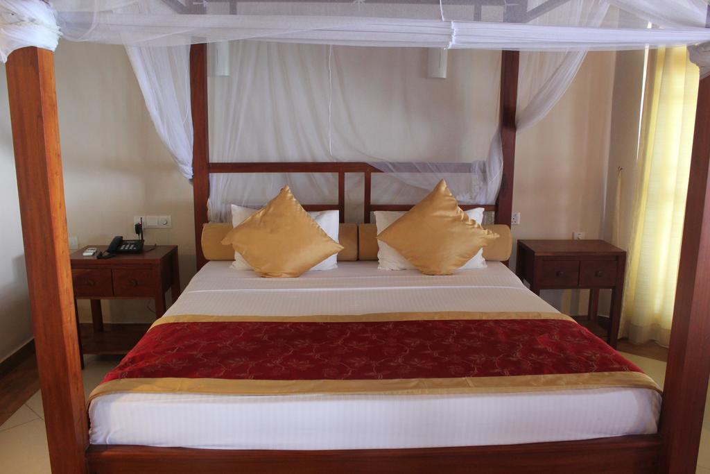 Warahena Beach Hotel Bentota Luaran gambar