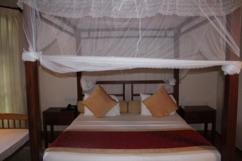 Warahena Beach Hotel Bentota Luaran gambar