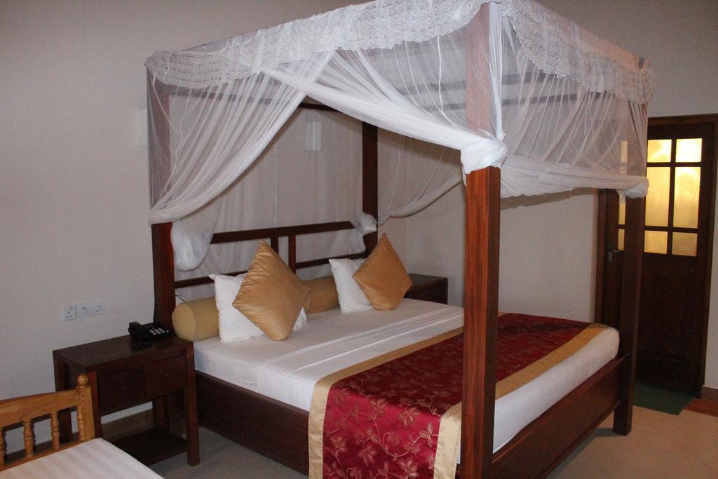 Warahena Beach Hotel Bentota Luaran gambar